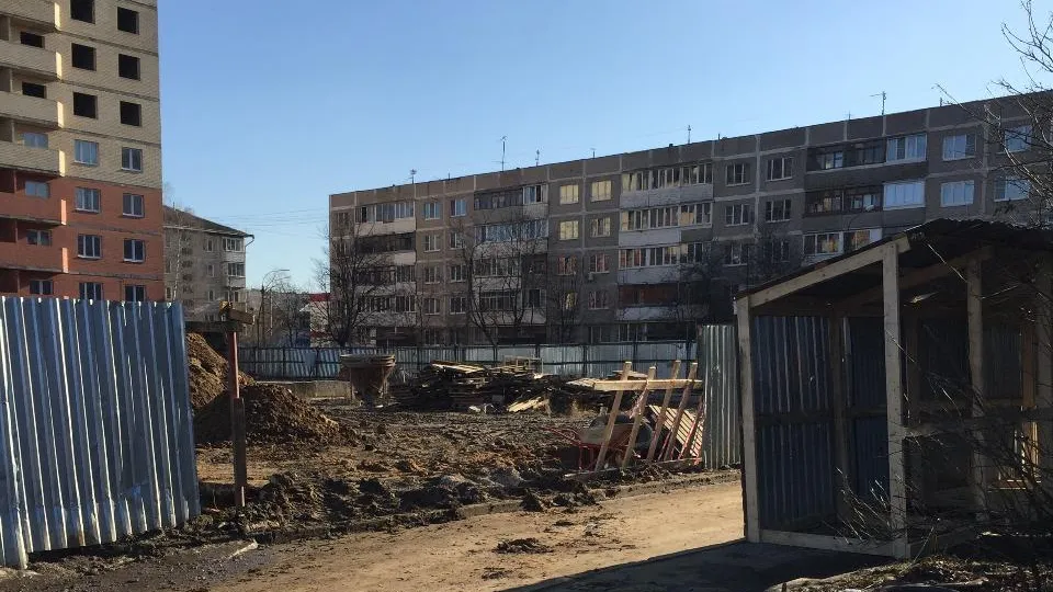 Жители Подольска пожаловались на перенос забора при строительстве ЖК «Альянс»
