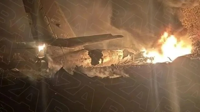 Момент падения горящего военного самолета в Амурской области попал на видео