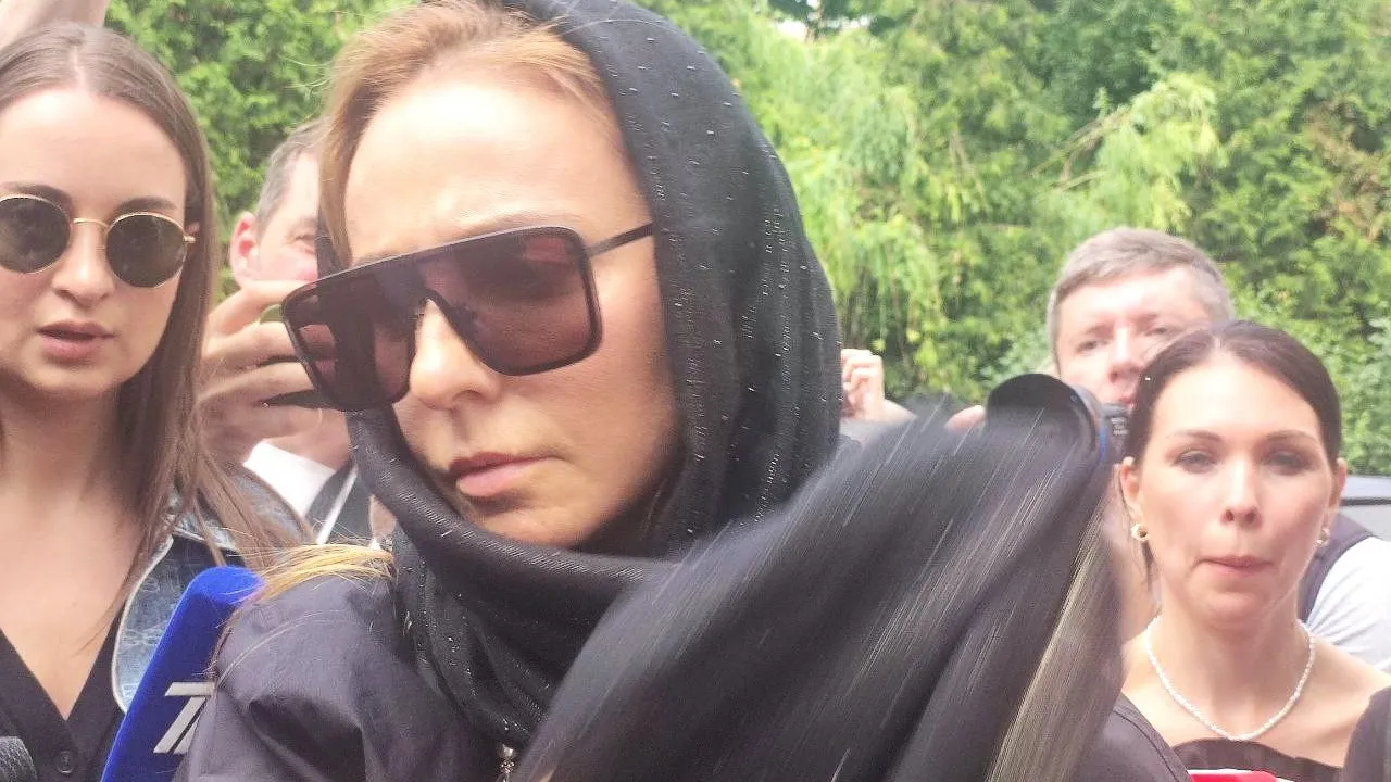Татьяна Навка назвала Анастасию Заворотнюк невероятной женой, матерью и подругой