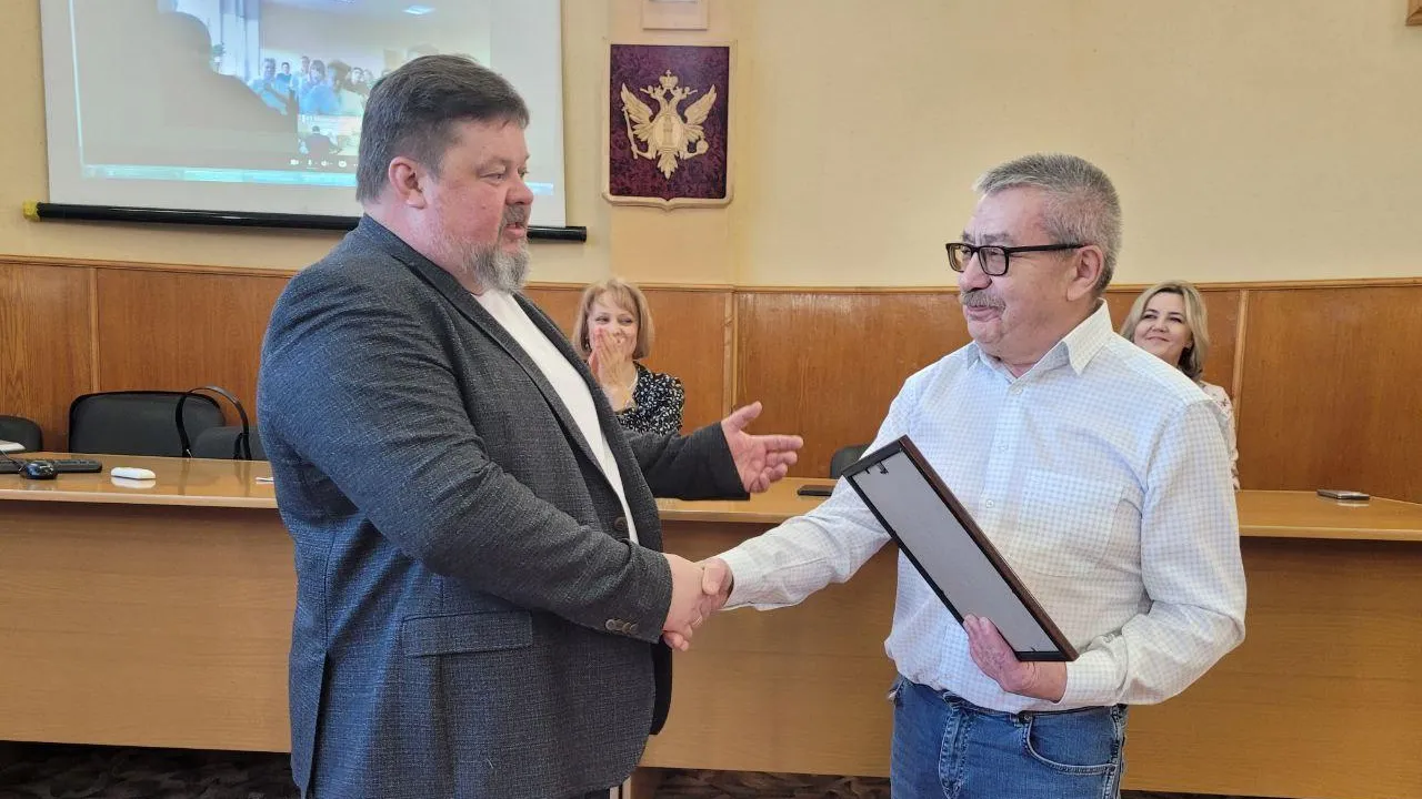 Главный врач больницы Коломны наградил врачей поселка