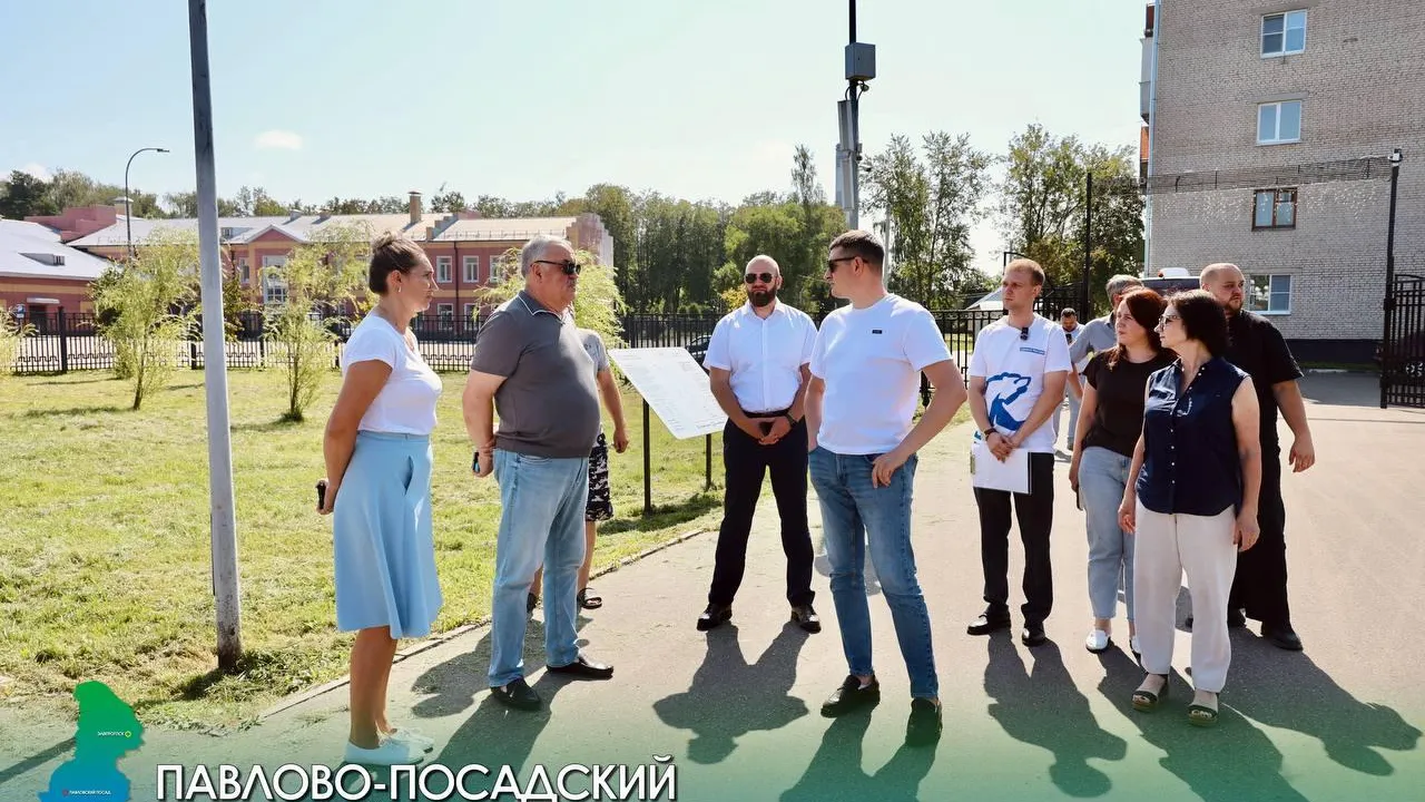 Жители Электрогорска обсудили с Денисом Семеновым ремонт дорог и благоустройство