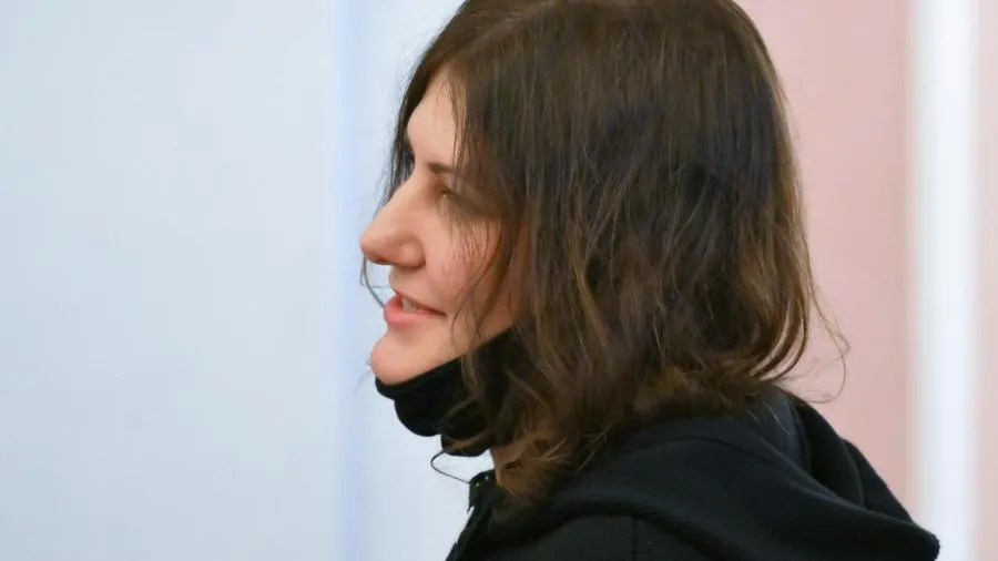 Адвокат Полины Лурье опроверг слухи о продаже бывшей квартиры Долиной
