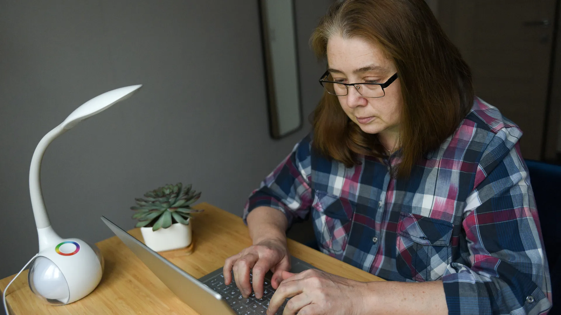 Исследование: москвичи старше 55 лет активнее молодежи осваивают нейросети