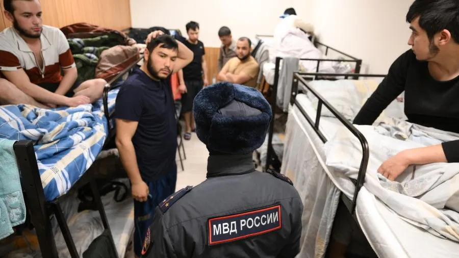 Володин: около 35 тысяч мигрантов выдворили из России за 8 месяцев