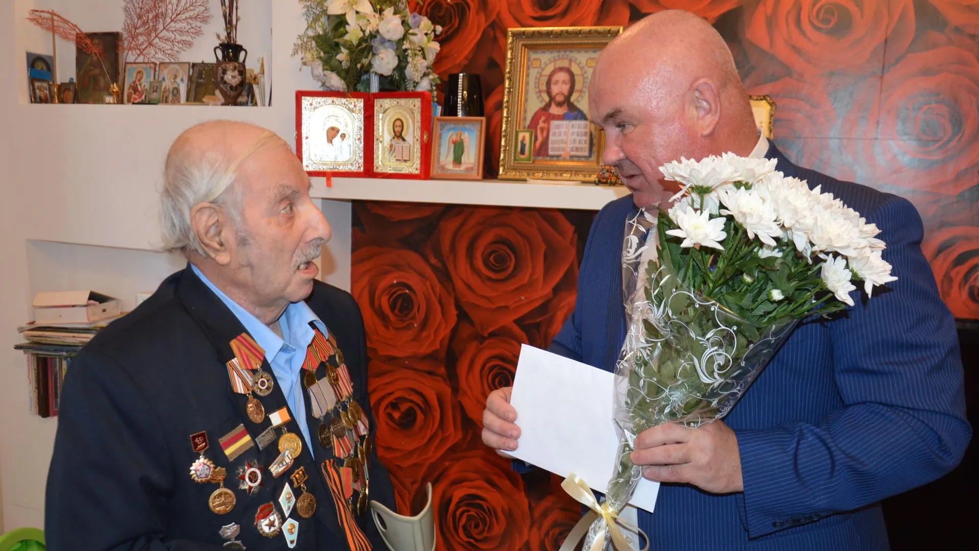 Глава Воскресенского района поздравил ветерана с 95‑летием и Днем Победы