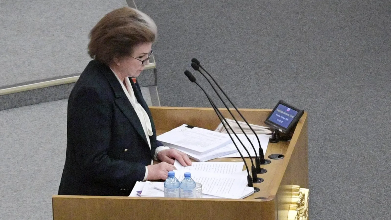 Терешкова предложила снять ограничения президентских сроков в РФ