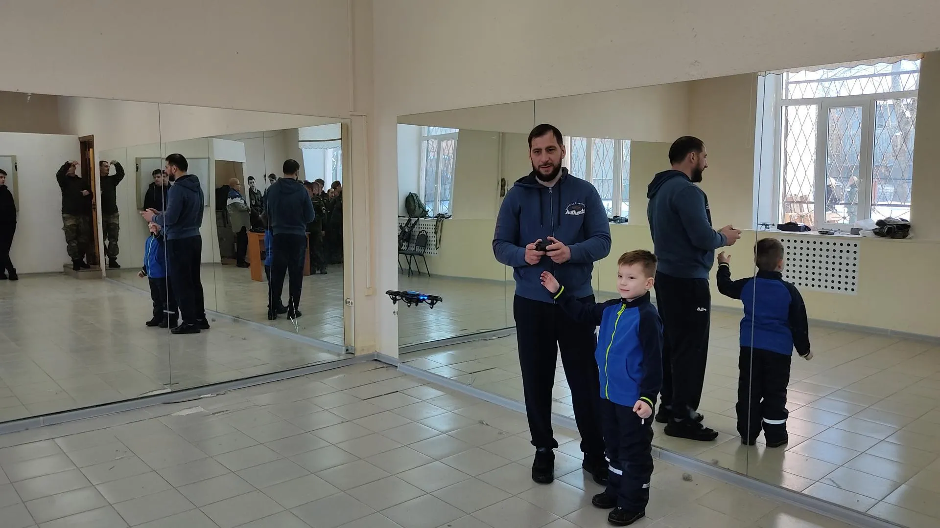 Жителей Лобни обучают управлению дронами