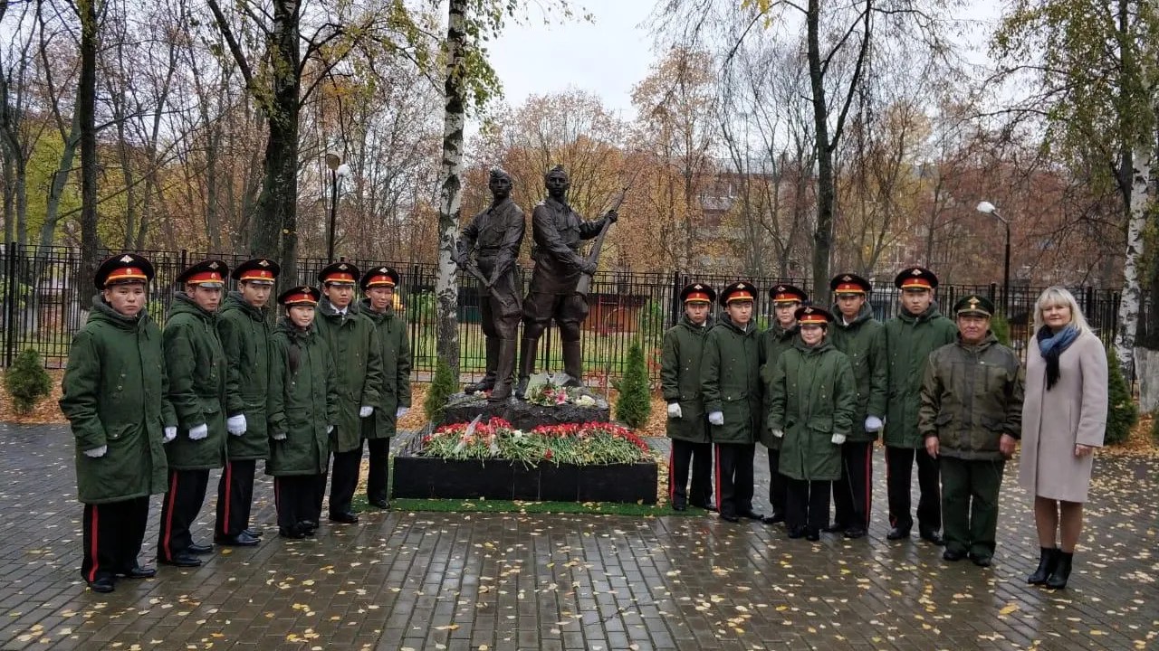 Школьники Якутии подарили хомус и самодельные амулеты гимназии Подольска