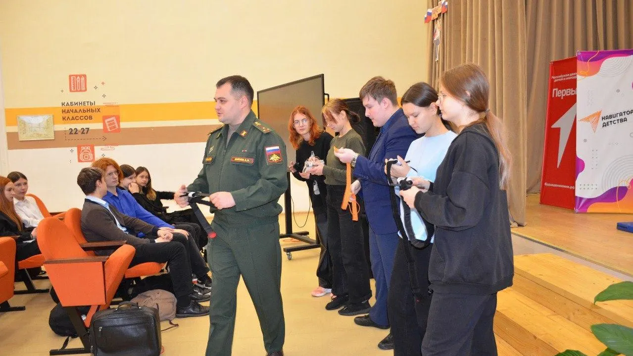 Учащимся Можайска герой СВО показал приемы оказания помощи в экстренных случаях