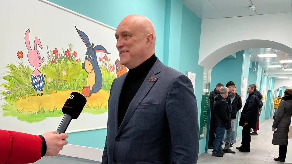 Главврач больницы Химок проверил ход ремонта детской поликлиники №2
