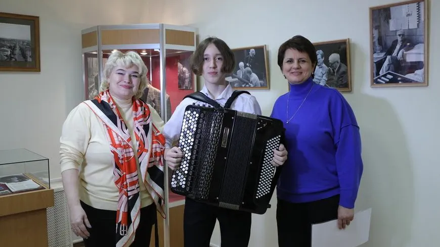 Баян и компьютер подарили учащемуся школы искусств Балашихи