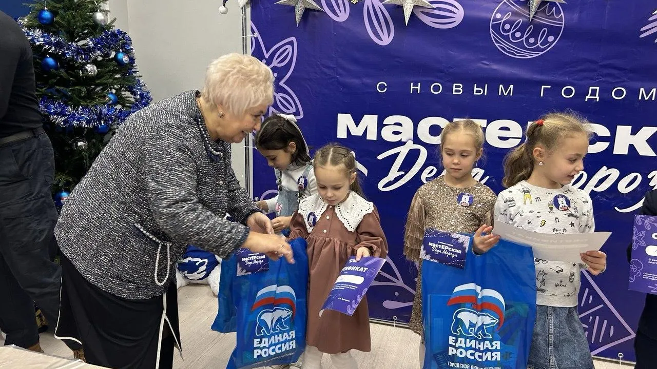 Мастер-класс для детей по изготовлению новогодних игрушек прошел в Мытищах