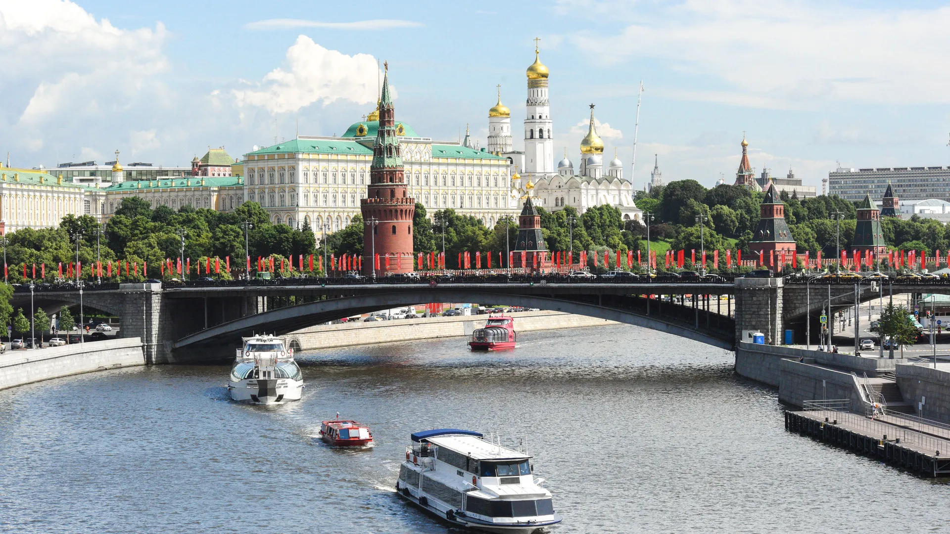 Прокатили на погодных качелях: через неделю в Москву придет жара