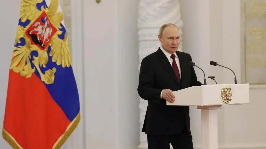 «Бесстрашие и сила духа»: Владимир Путин поздравил десантников с Днем ВДВ