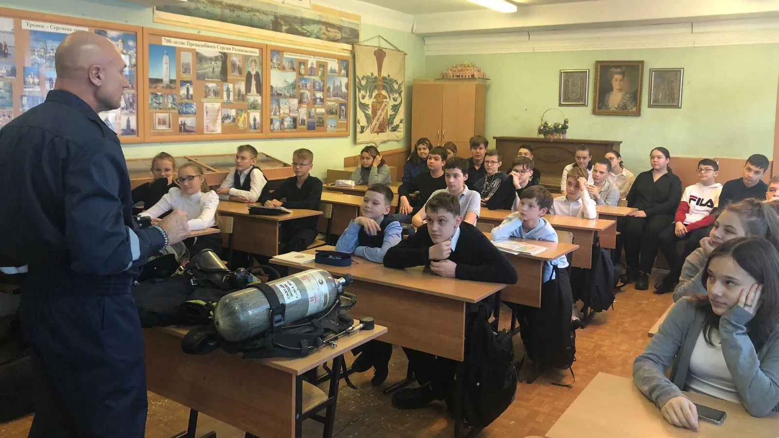Люберецкие спасатели провели урок безопасности в школе Раменского округа