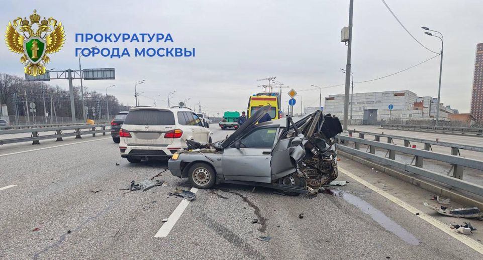 ДТП с участием двух легковушек произошло в Москве