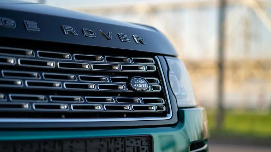 Range Rover учредителя ресторана Levantine обстреляли в центре Москвы