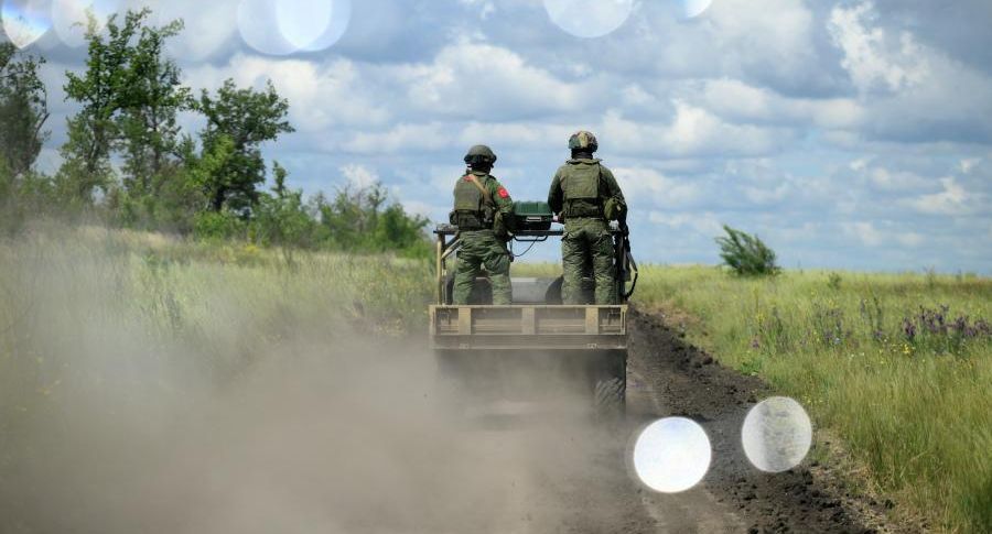 Мотособаки на радиоуправлении помогают спасать бойцов под обстрелами в зоне СВО