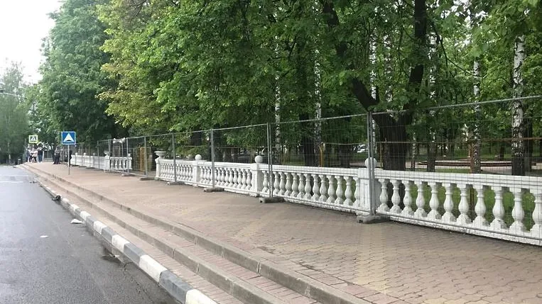 Благоустройство сквера в Дзержинском завершили почти на 70%