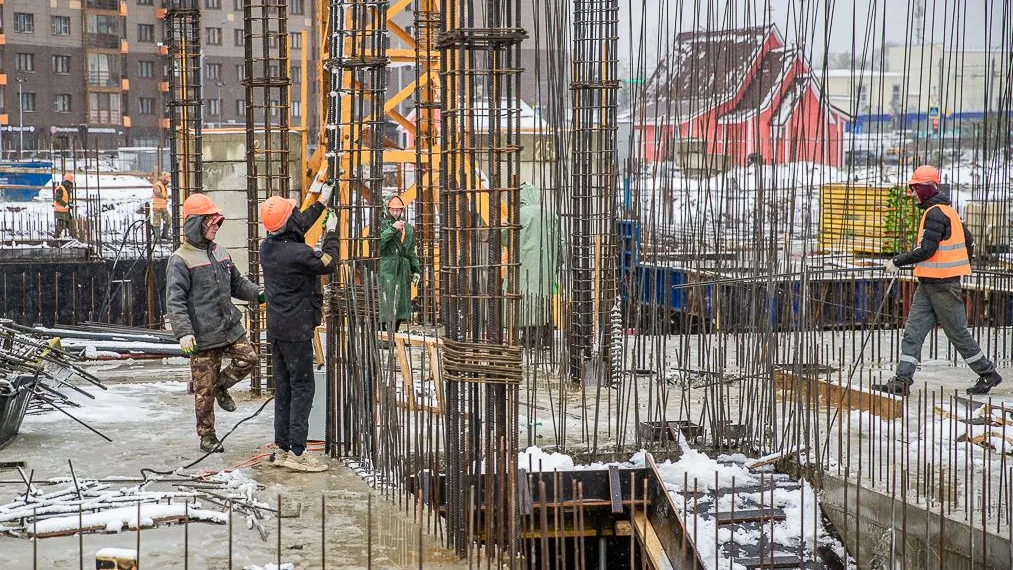 Глава проверил строительство поликлиники в Одинцовском округе