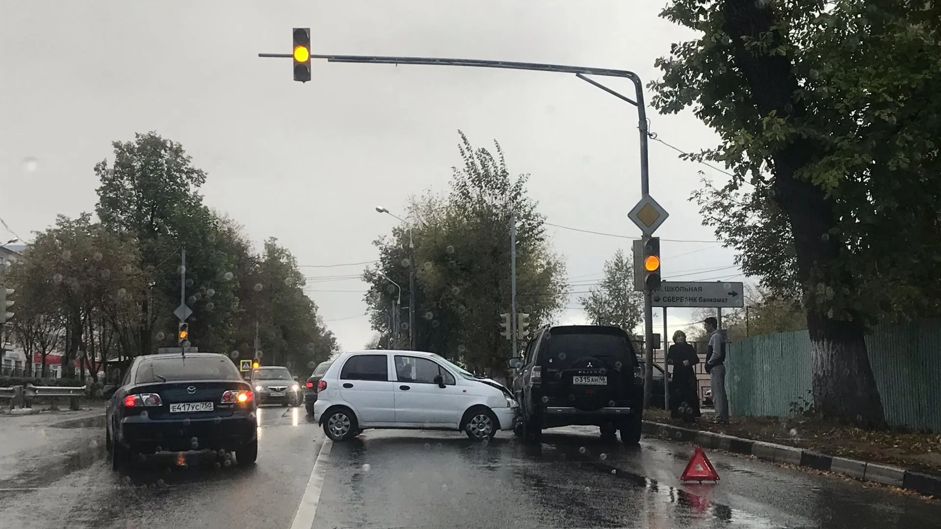 Два автомобиля столкнулись на одном из перекрестков в микрорайоне Подольска