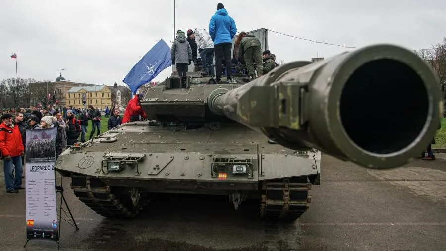 «Известия»: Запад может передать Украине новую военную технику