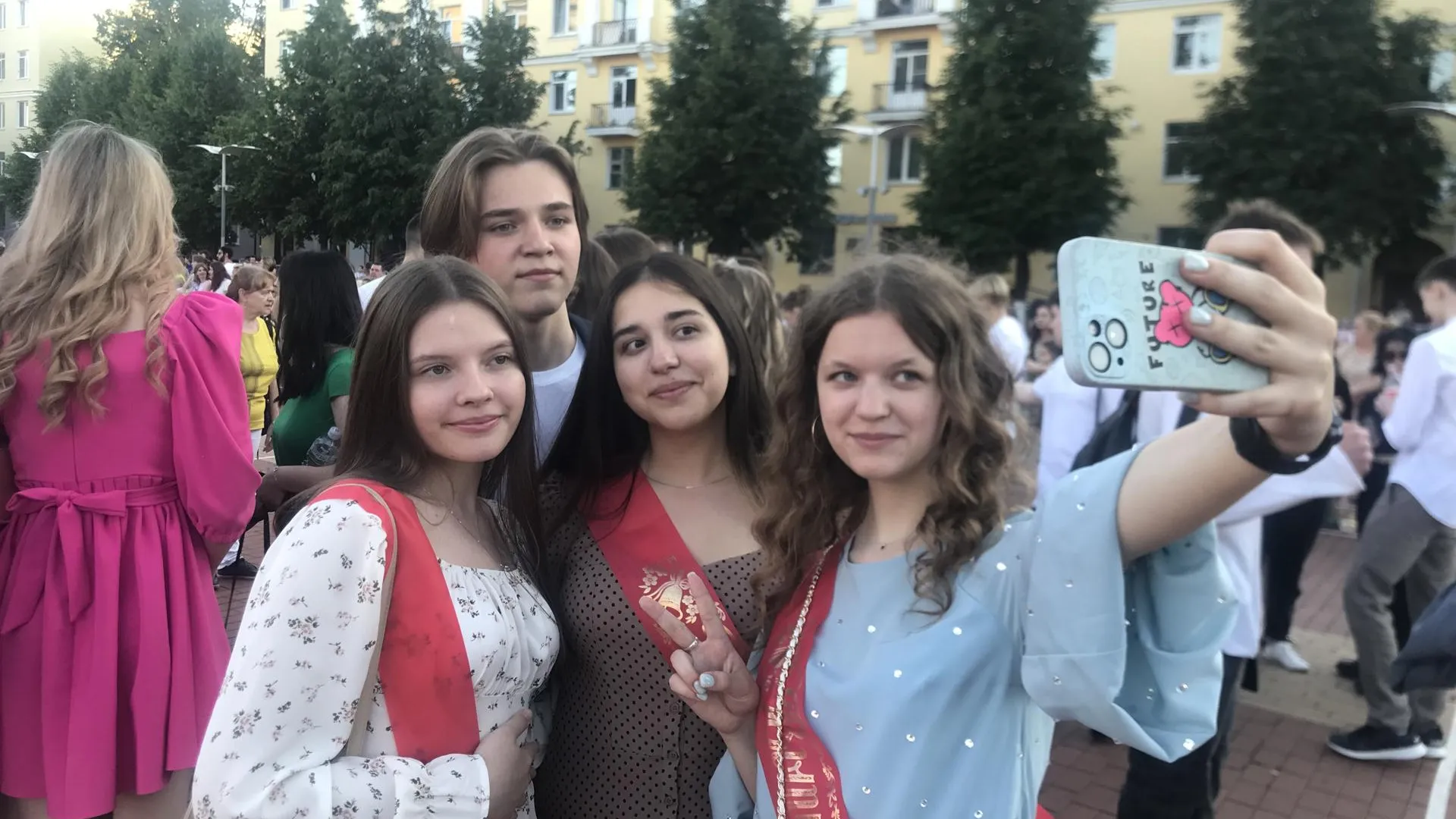 Выпускной бал начался в Балашихе