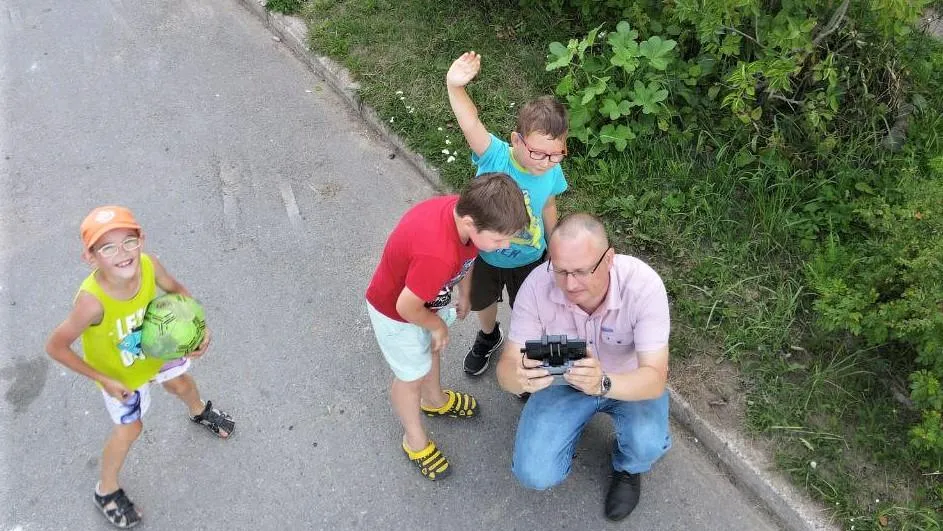 В Талдомском округе юные жители понаблюдали за работой дронов Госжилинспекции