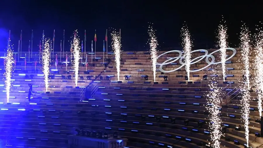 Скандалы и курьезы зимней Олимпиады — 2026: хрупкие медали, нехватка презервативов и реклама нижнего белья