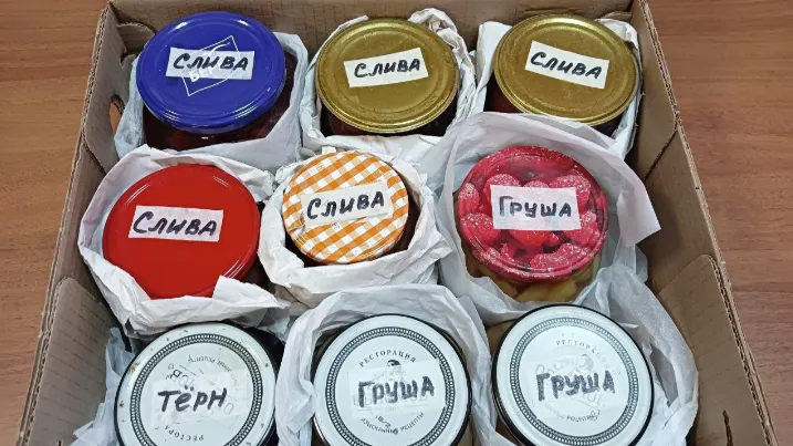 Жительница Электрогорска передает для бойцов в зону СВО домашнее варенье