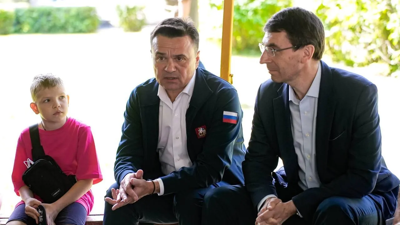 Игорь Щеголев и Андрей Воробьев навестили эвакуированных жителей Курской области