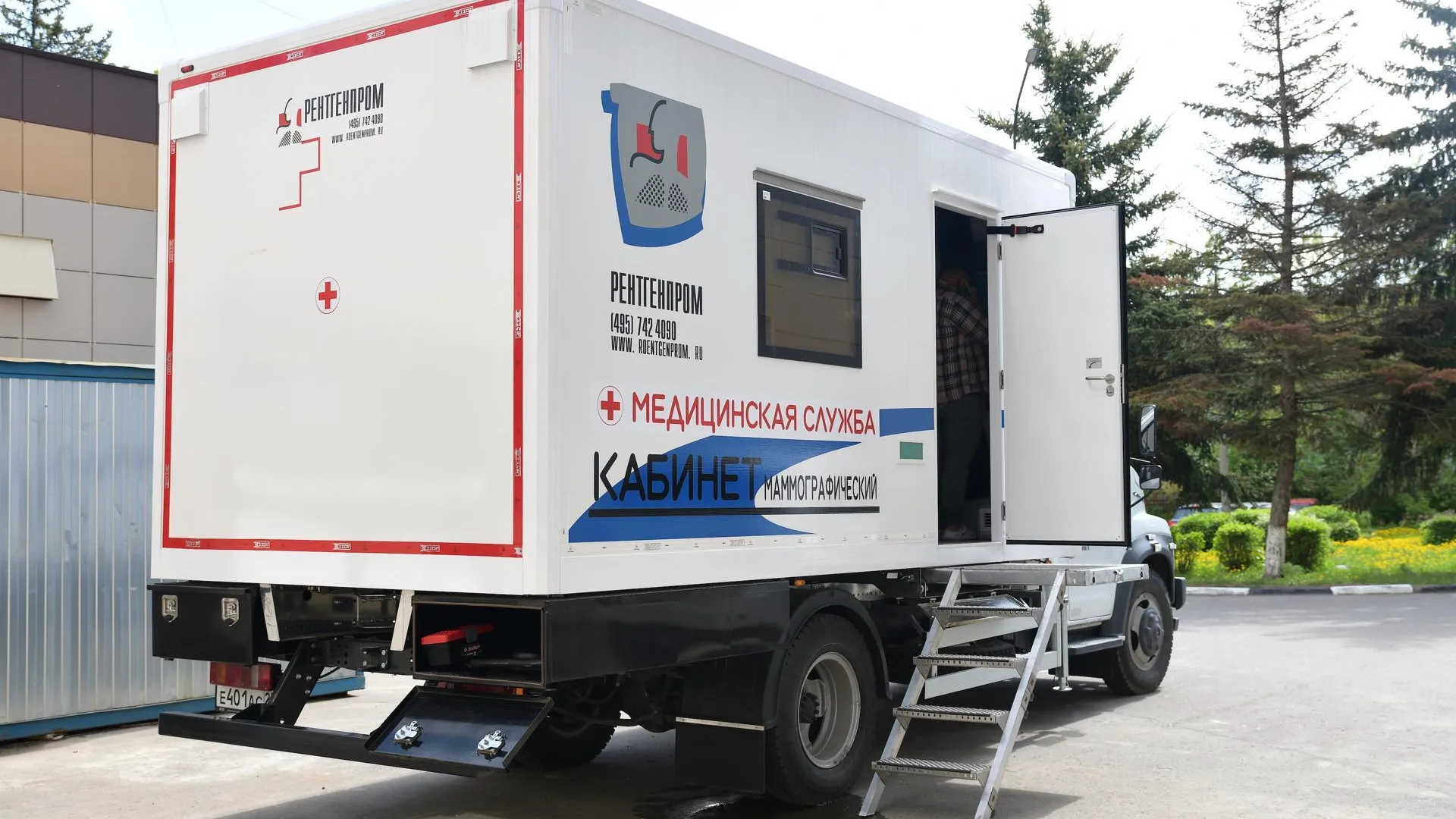 В Дмитровскую больницу поступил новый передвижной маммографический комплекс