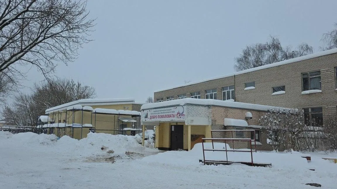 В Раменском наполовину завершили демонтаж при капремонте Рыболовской школы