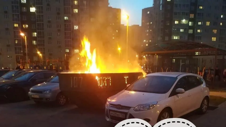 Контейнер для крупного мусора сгорел в микрорайоне Люберец