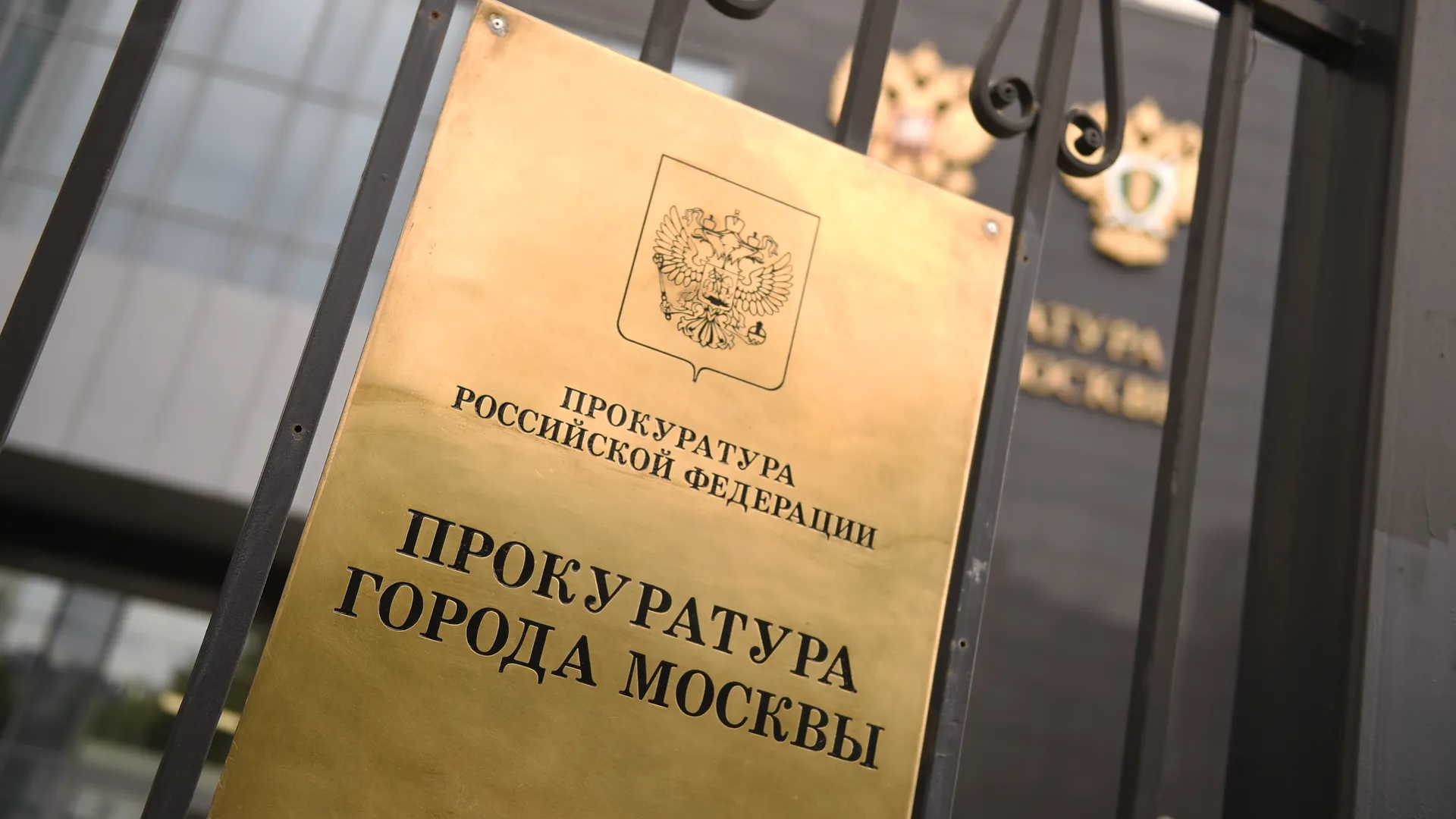 «Мама не вернется»: брошенного младенца с запиской нашли в ТЦ Петербурга