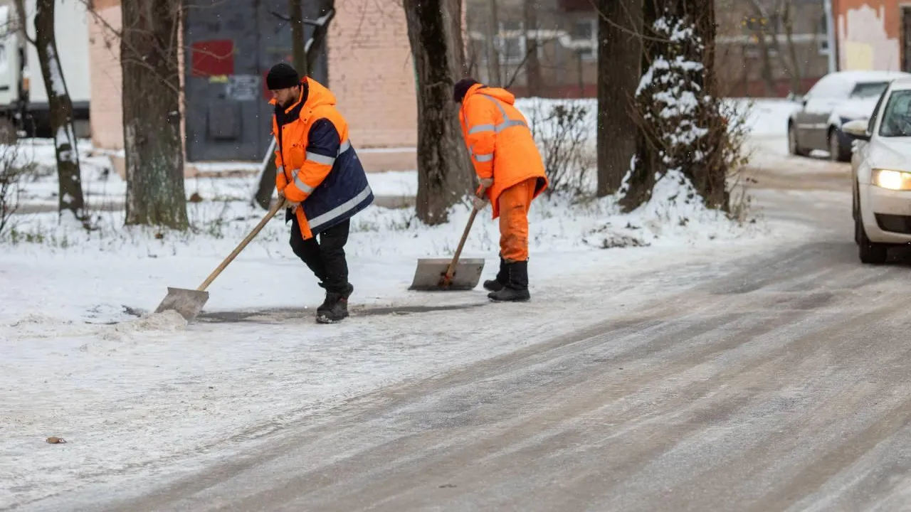 Власти Подольска заявили, что работа шиномонтажа в ТЦ «Максимум» сужает проезжую часть