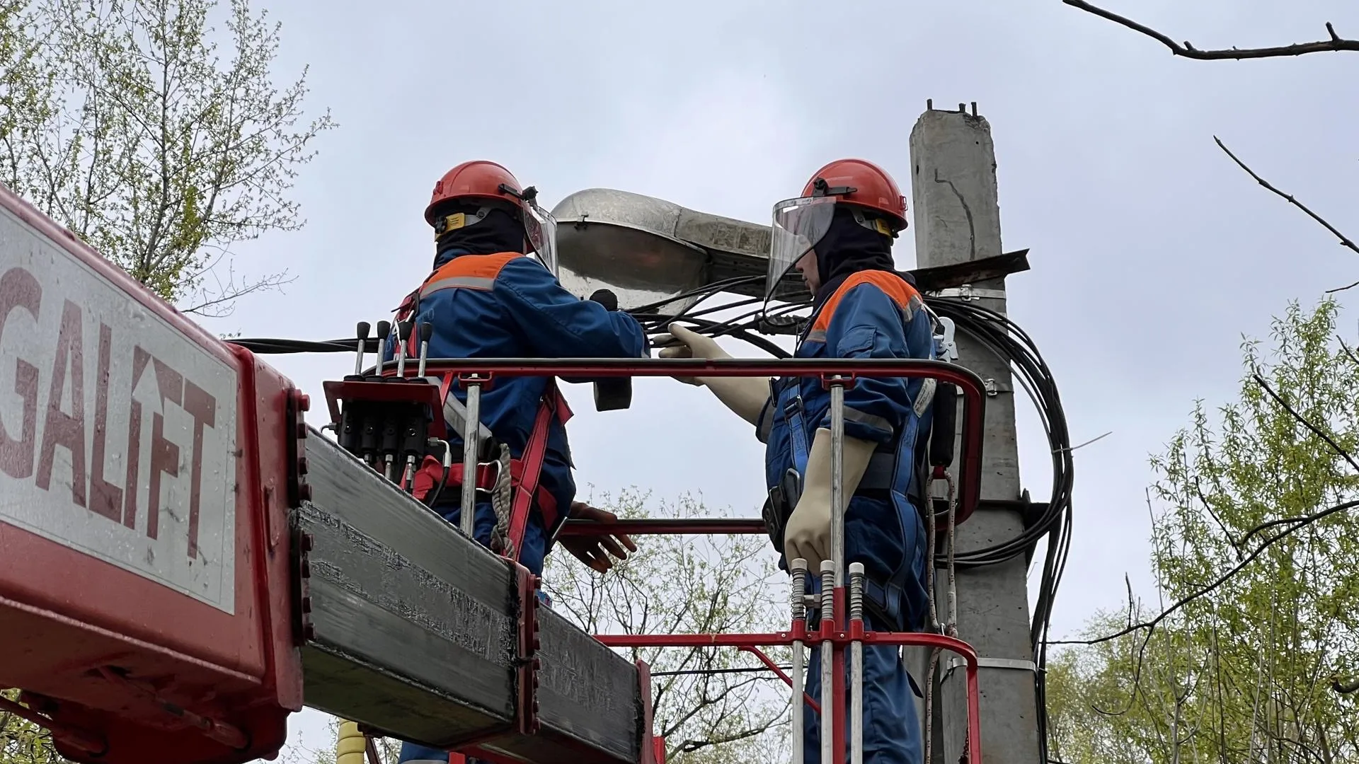 В Подольске отремонтировали ЛЭП к водоканалу в Климовске