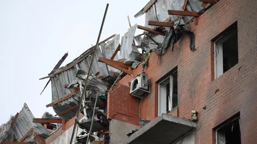 Обломки крыши, выбитые окна: видео последствий атаки БПЛА в Краснодаре