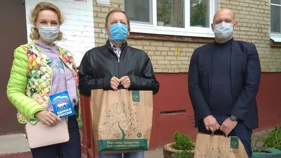 Депутат развезла продуктовые наборы инвалидам Подольска