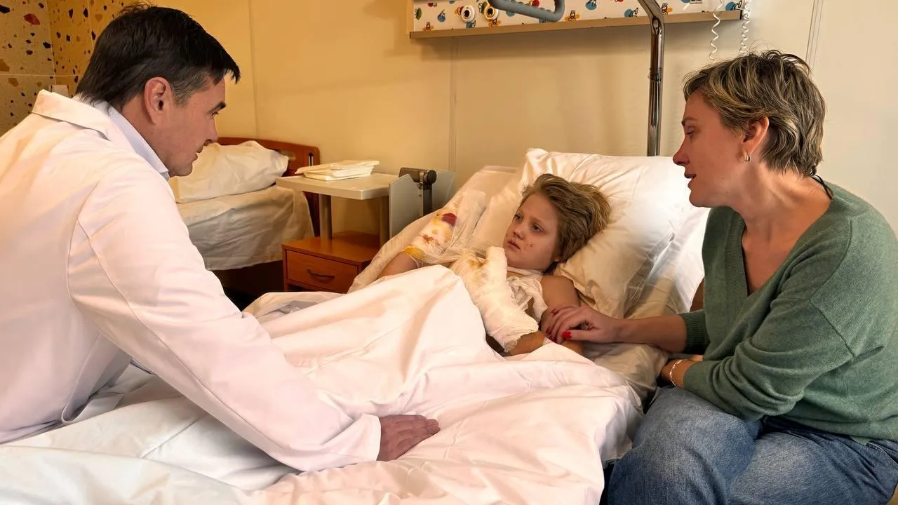 Мальчика, которому оторвало пальцы взрывом в Красногорске, выписали домой