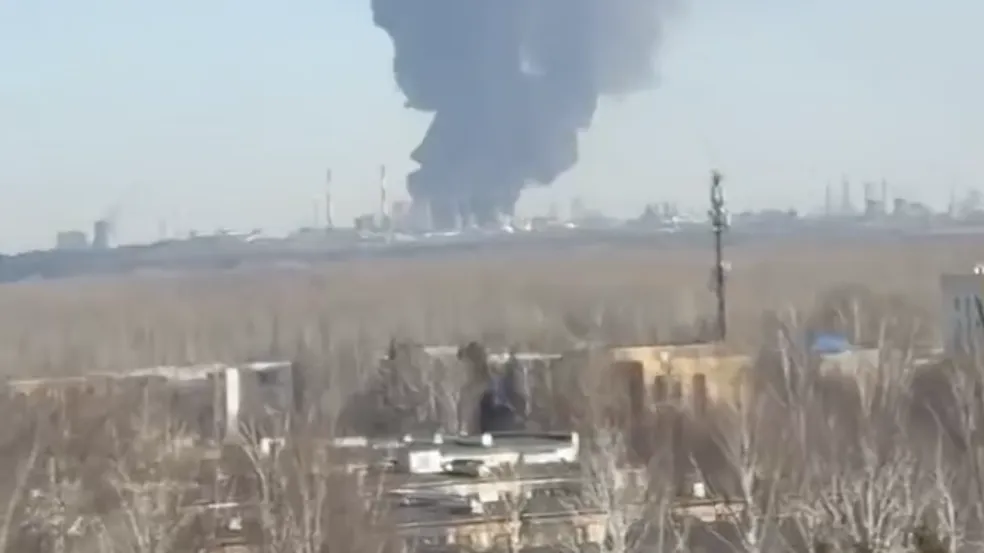 Жители Нижнекамска бьют тревогу из-за гари в воздухе после взрыва на заводе