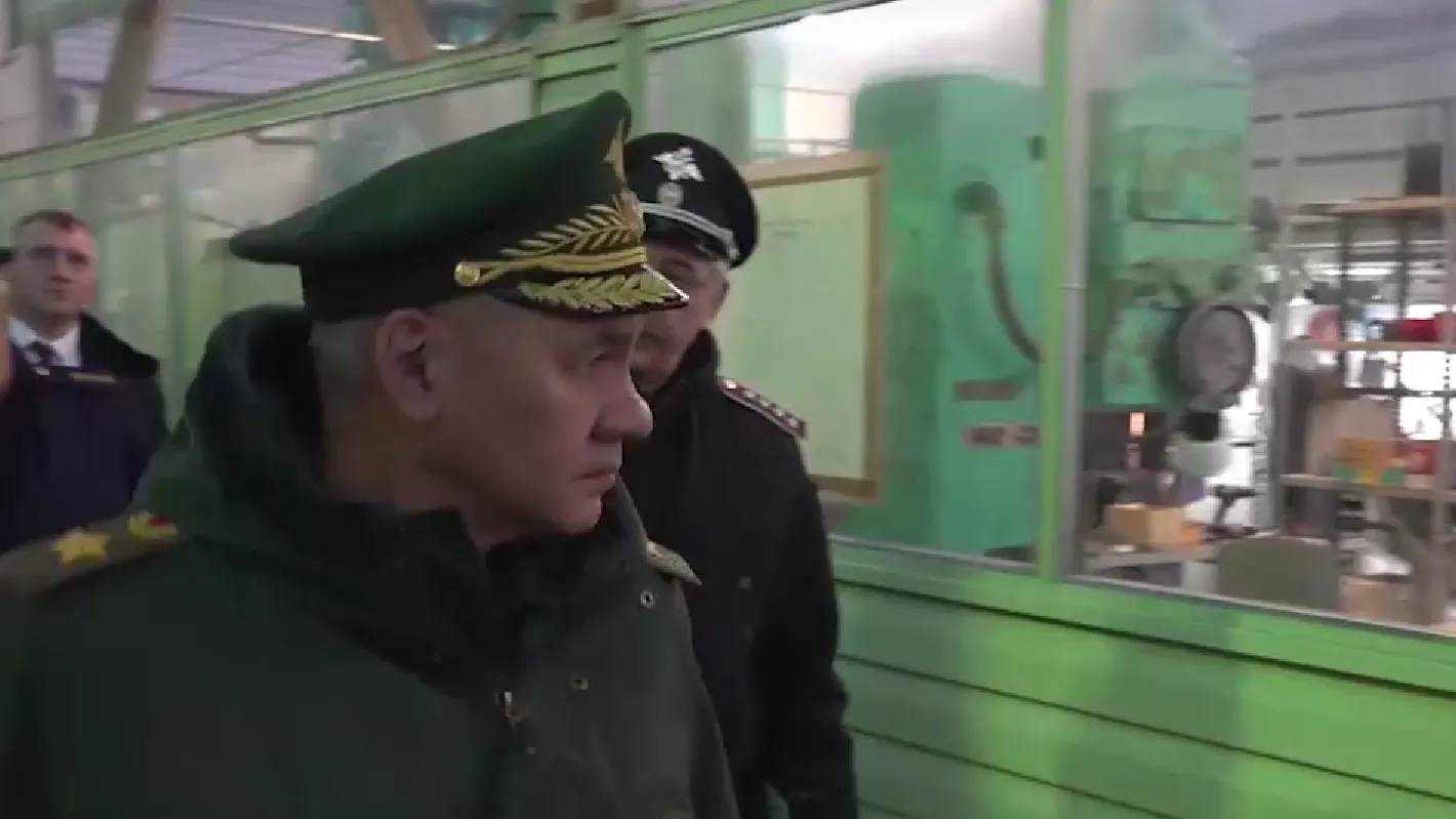 Шойгу проверил выполнение гособоронзаказа на предприятии ОПК в Подмосковье