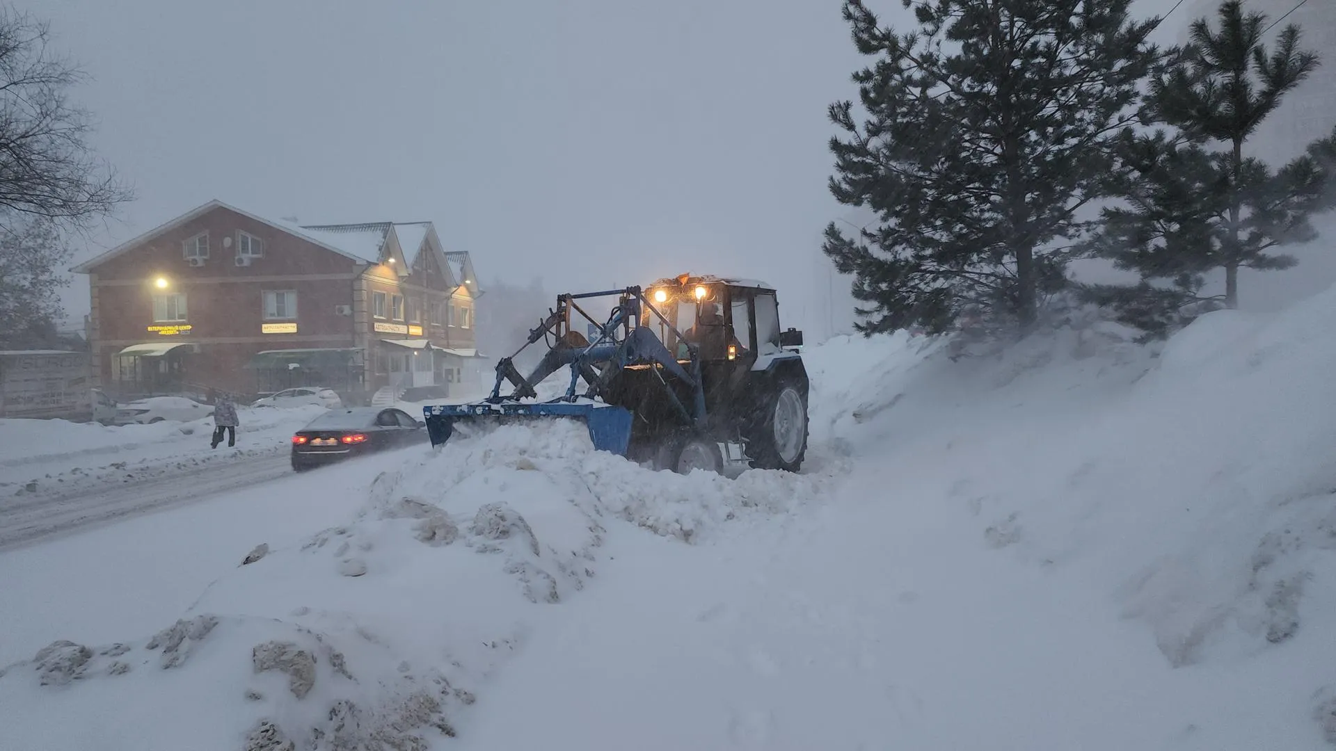 Коммунальщики Домодедова усилили уборку снега 19 февраля