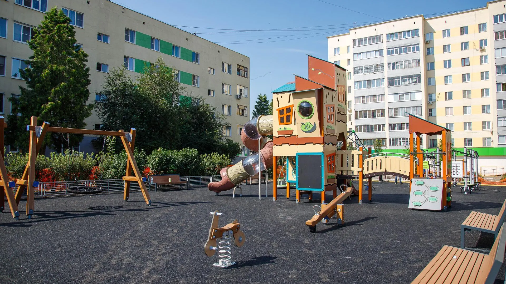 В Кашире продолжается модернизация 9 игровых площадок