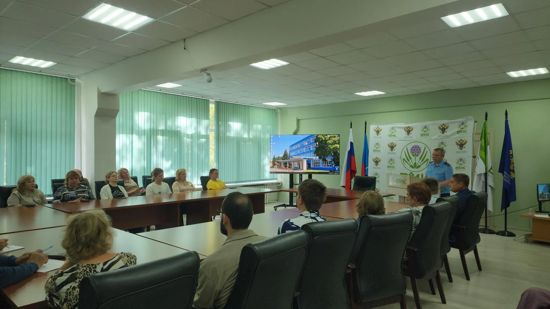 Прокурор Лобни рассказал сотрудникам Института кормов о мошенничестве и дроперстве