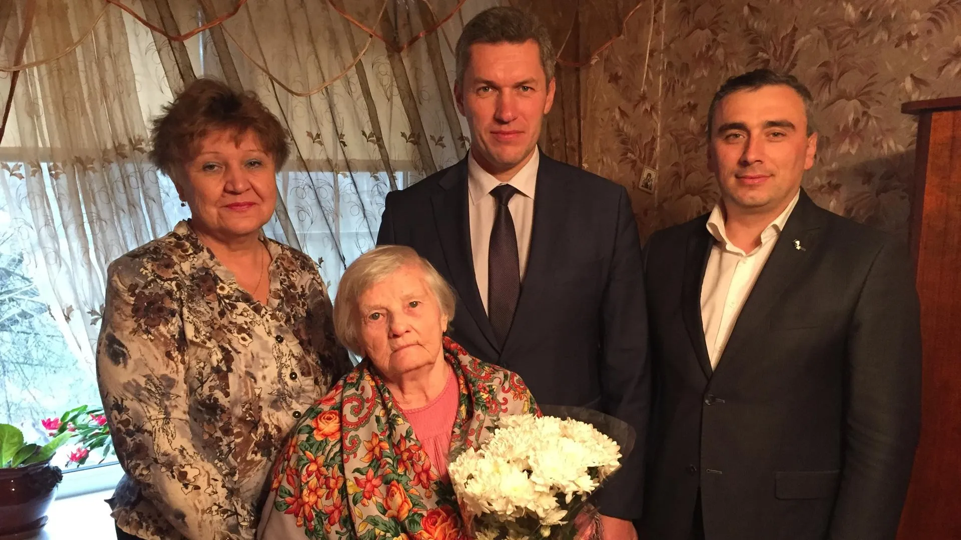 Труженицу тыла из Подольска поздравили с 90‑летием