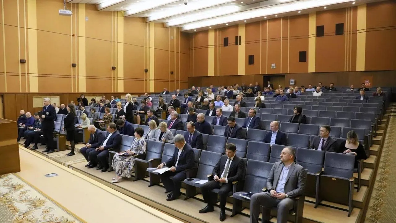 Глава Красногорска поручил коммунальщикам ускорить темпы весенней уборки