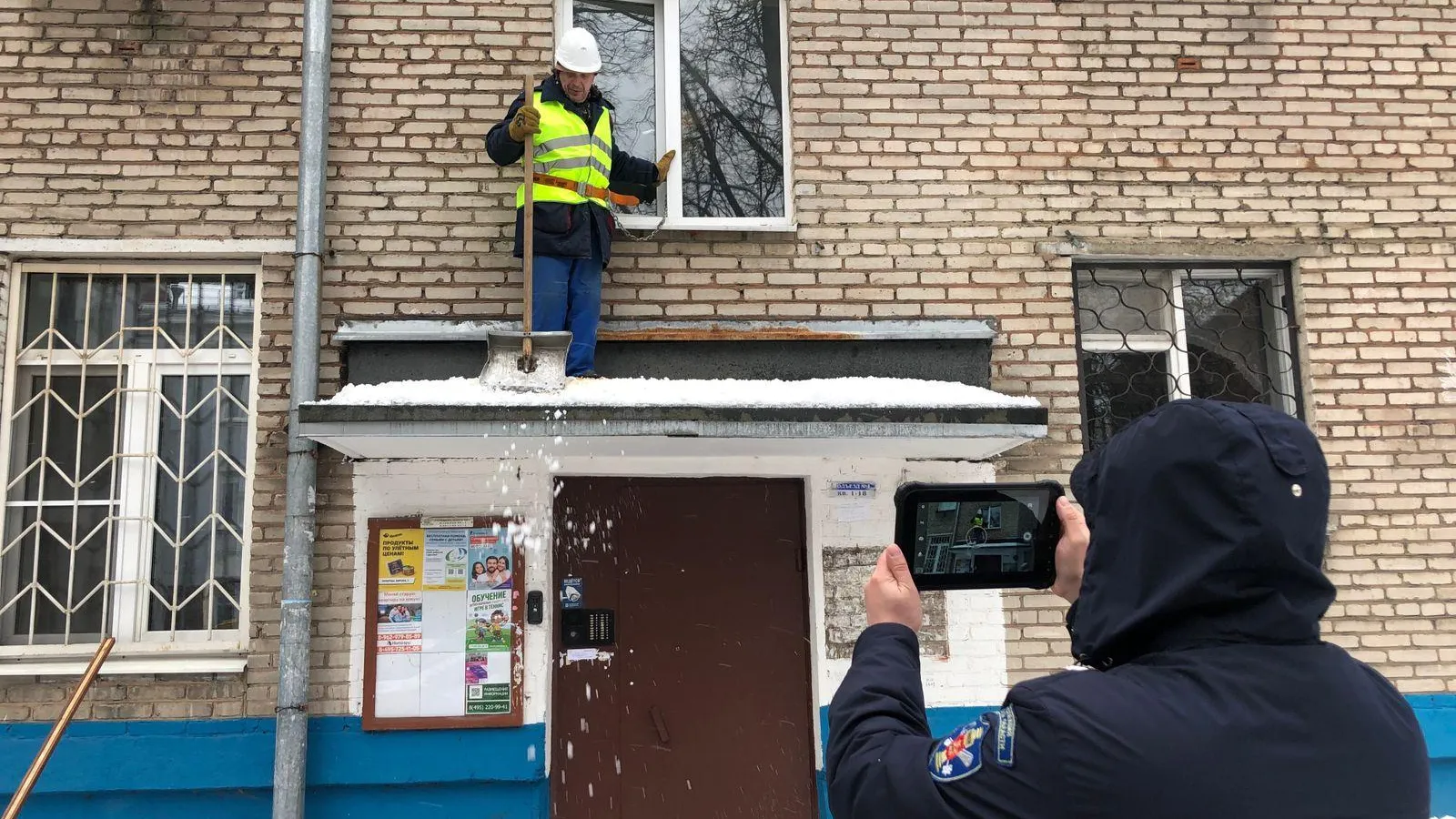 В Подмосковье проверили очистку более 2,6 тыс кровель