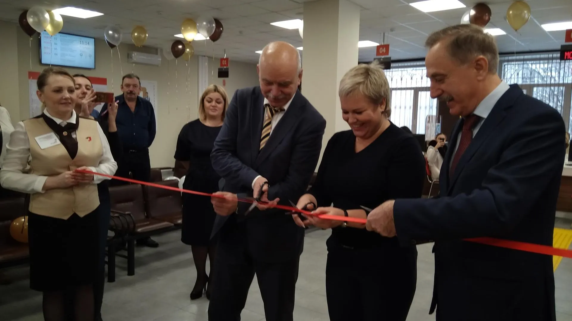 Новый офис МФЦ на 6 окон торжественно открыли в поселке Октябрьский Люберец