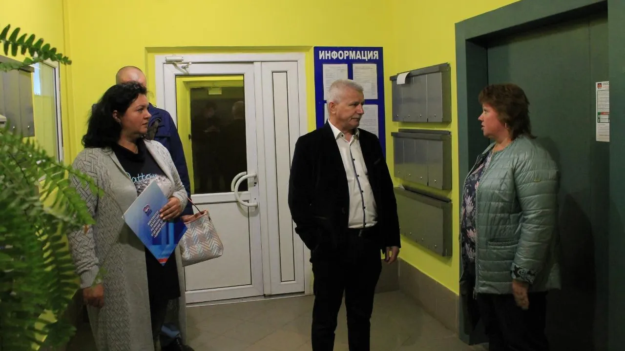 Отремонтированный подъезд дома на улице Федорова в Подольске не прошел приемку